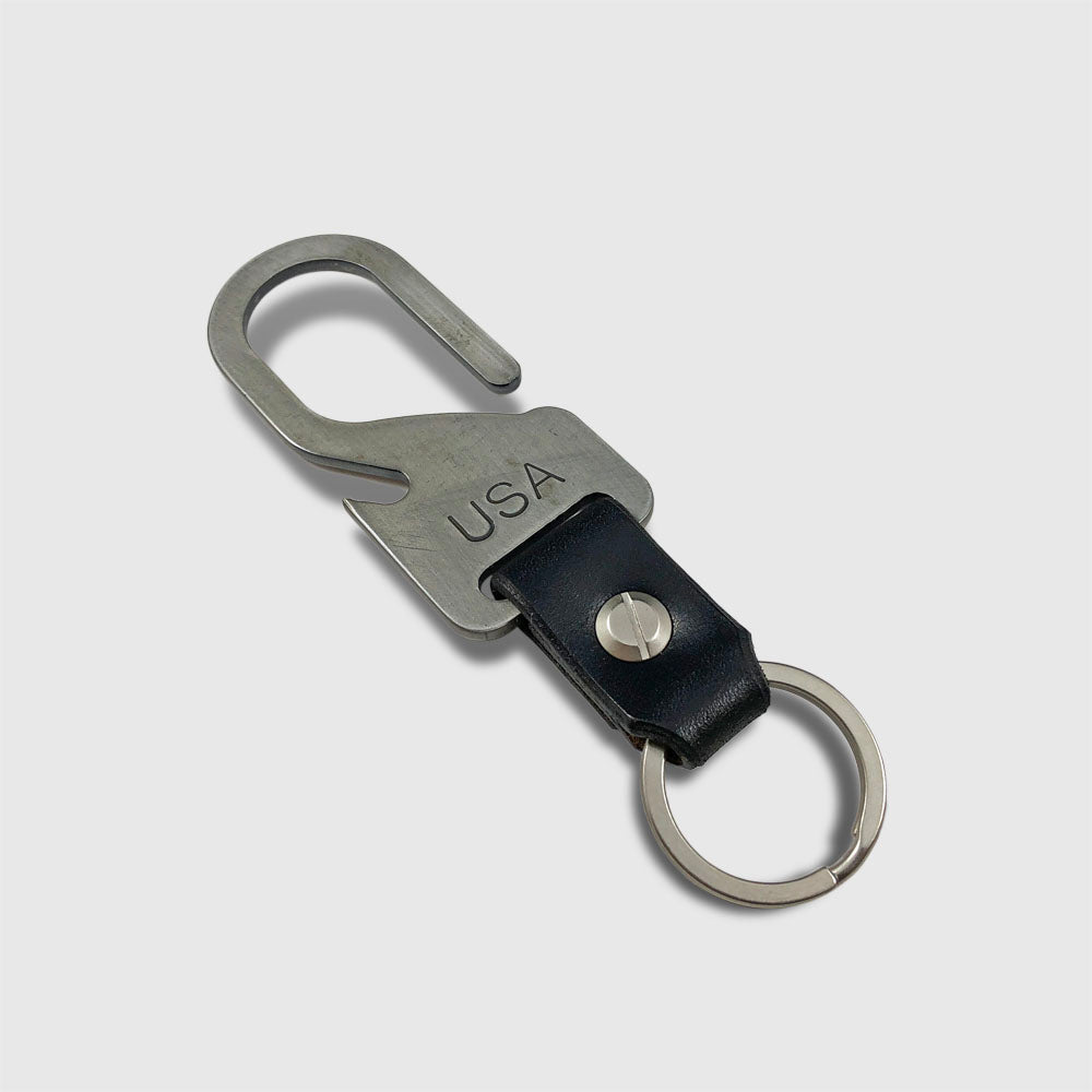 THE BOTTLE HOOK KEYCHAIN - Black