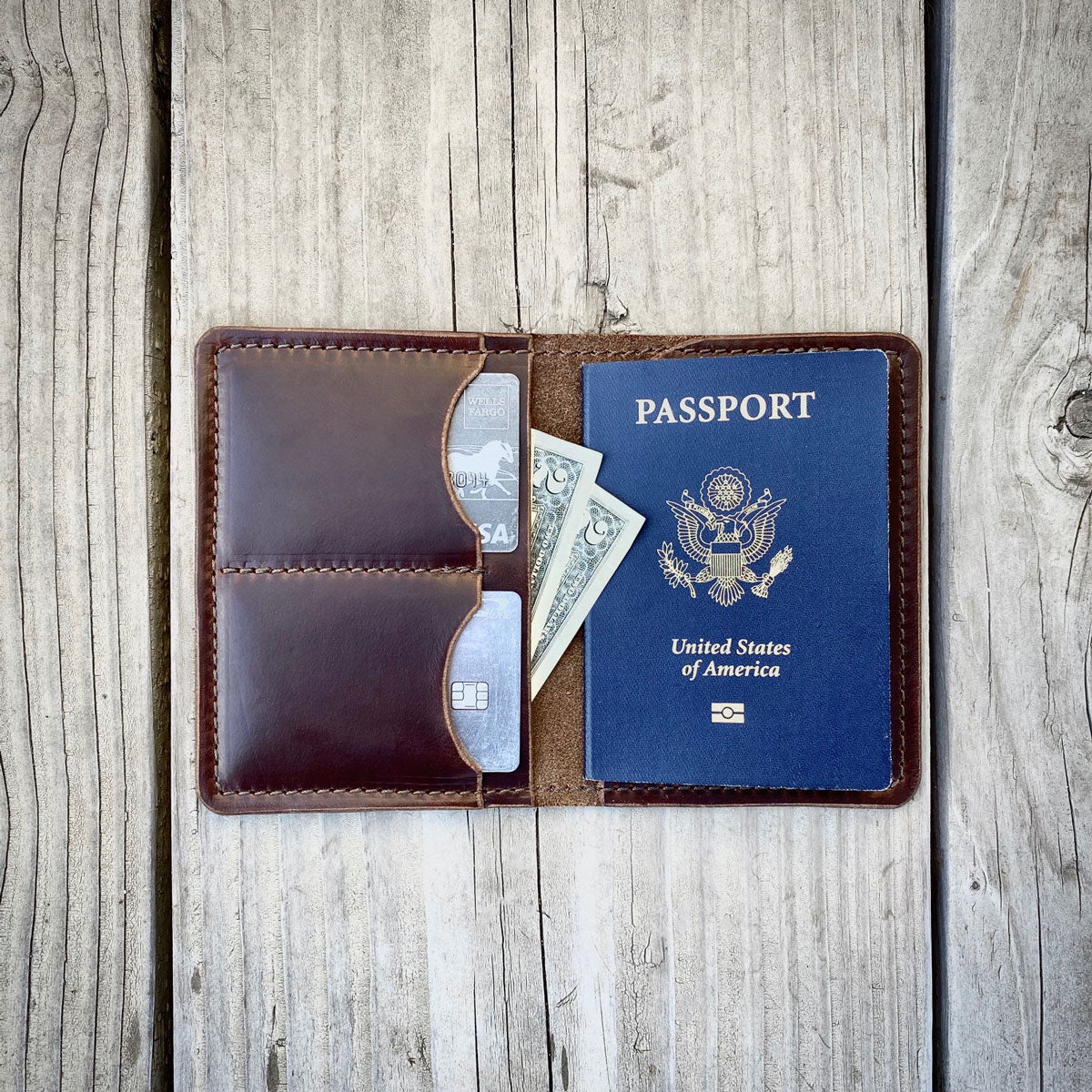 THE PASSPORT WALLET - Brown